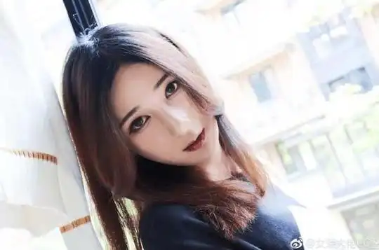 主播cc酱扮女装显孤单 网友调侃:你难道缺男友?