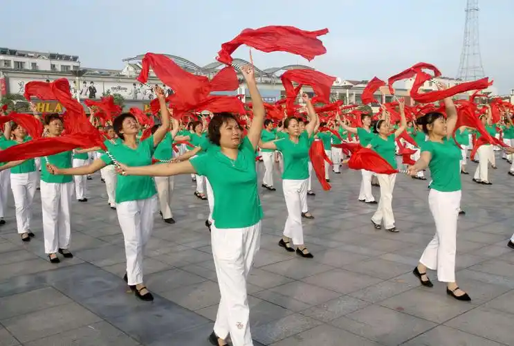 广场舞"年轻化","95后"吃上这碗老年饭