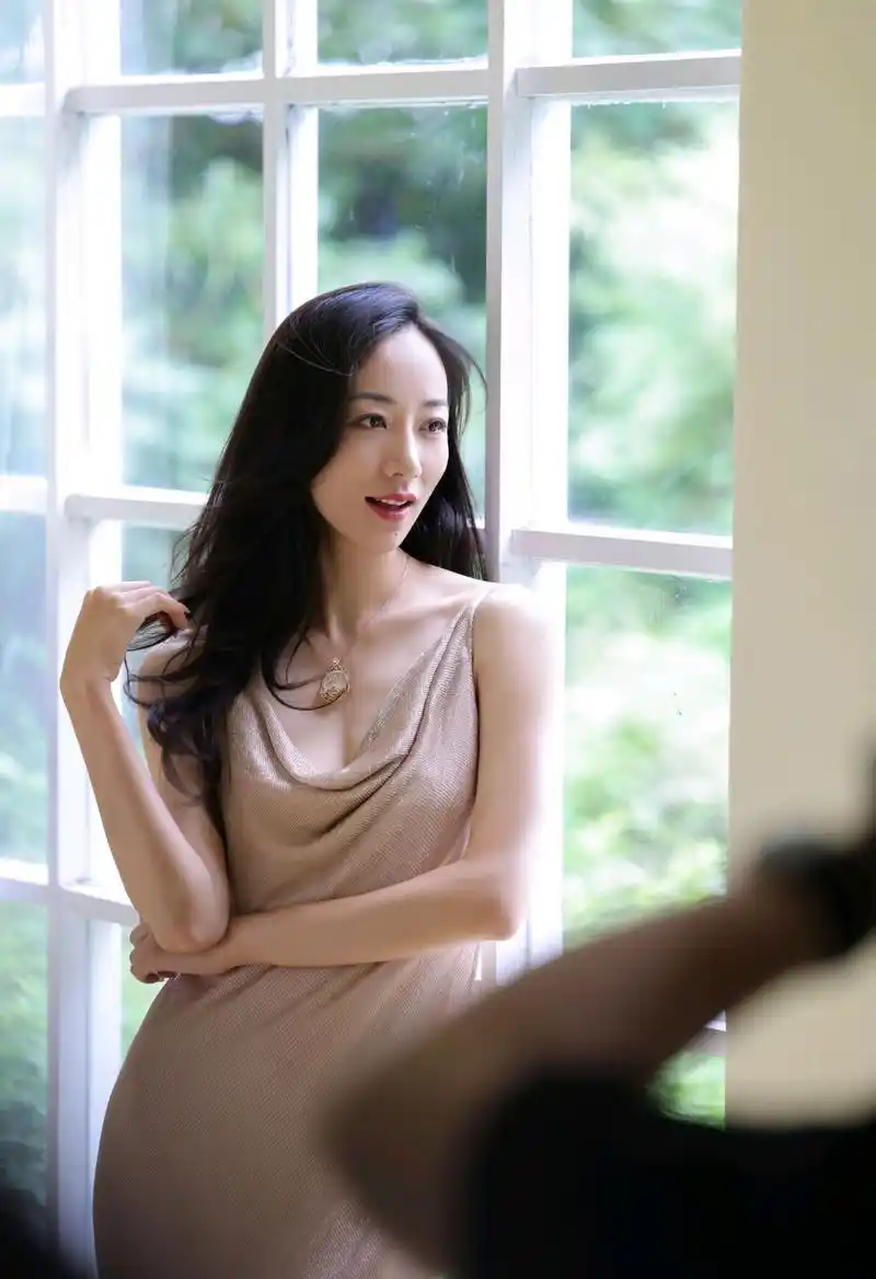 韩雪写真美图:美丽大方,知性迷人