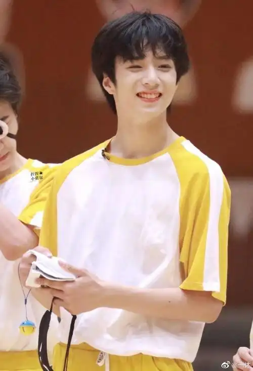 刘耀文长相就是很正!