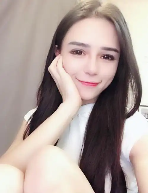 斗鱼二次元迎来超人气主播小银, 她是最美的女装大佬, 能唱会跳