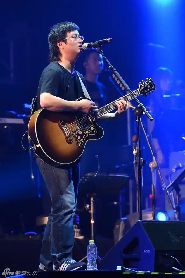 李志工体开唱座无虚席