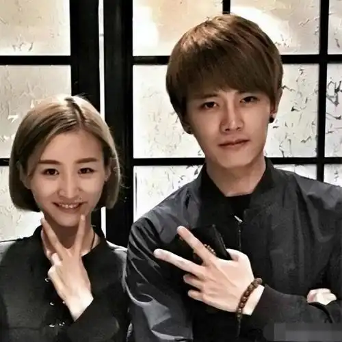 任嘉伦妻子颜值不比女明星差,私下的样子也太可爱了吧,真挺嫩的插图6