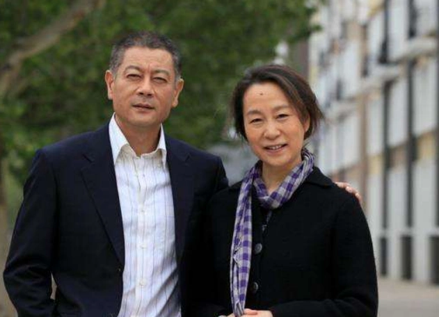 国家一级演员,39岁高龄产子惨遭丈夫抛弃,今儿子为她赚足面子|周野芒