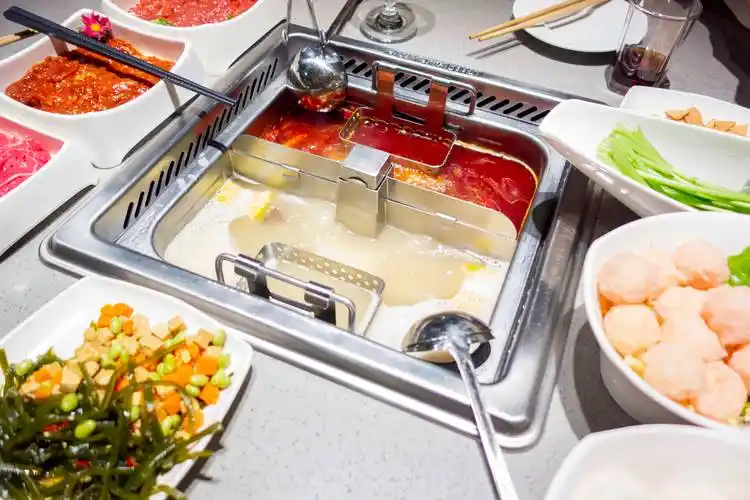 回应称产品符合法律标准_海底捞猪肚鸡汤底系粉料冲泡_锅底_消费