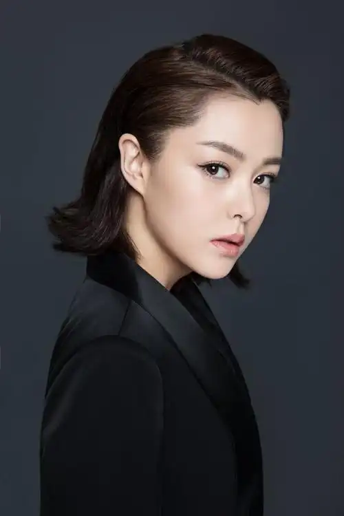 6 刘一含曝酷帅写真大片 黑色look展"总攻"魅力