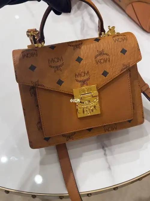 mcm手提邮差包美貌与实用并存