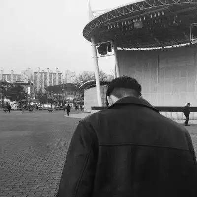 背影孤独男生头像被伤一次两次心会痛