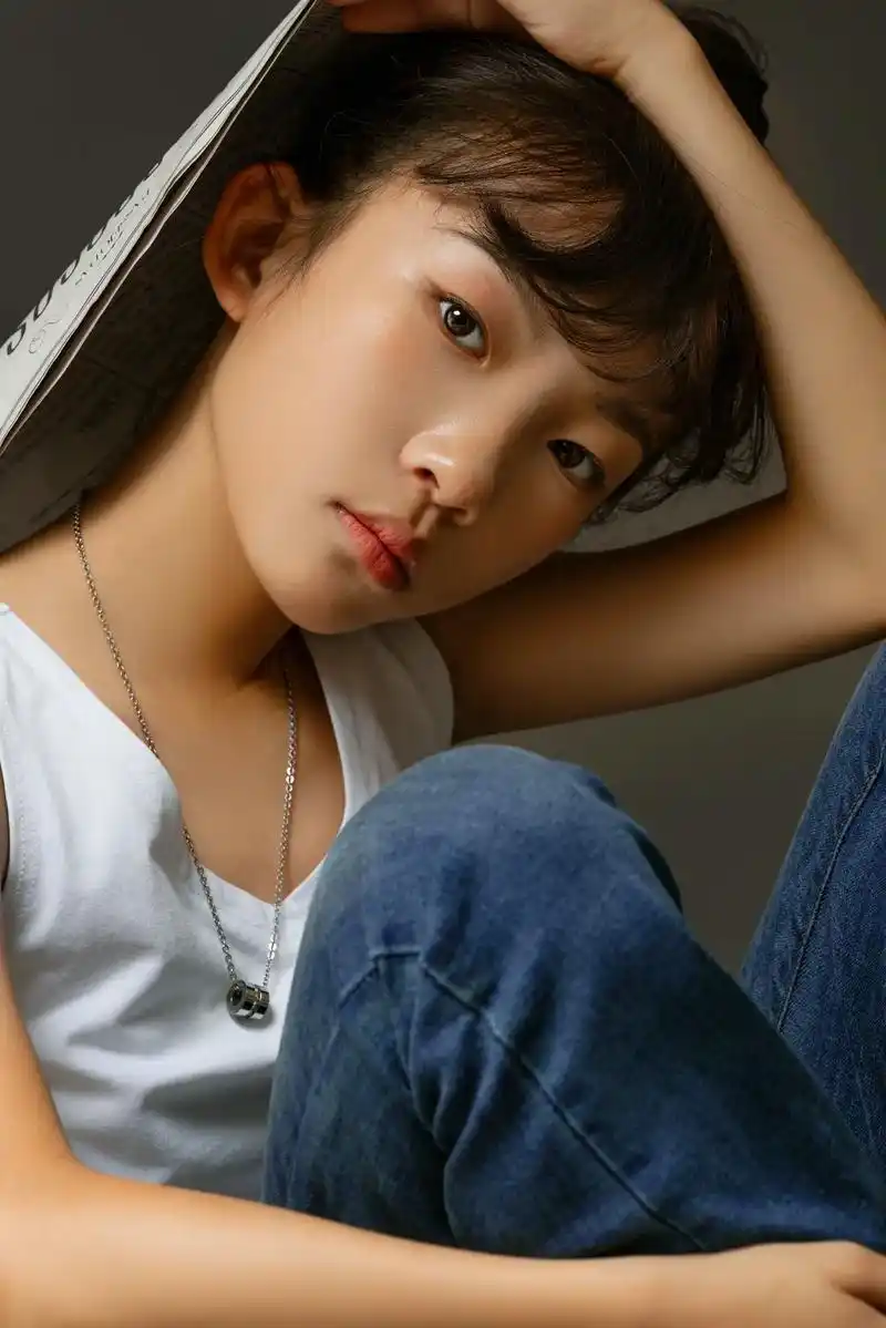 肖像写真.韩系女孩真的是泰酷辣!  个性洒脱诠释了性感与帅气 - 抖音