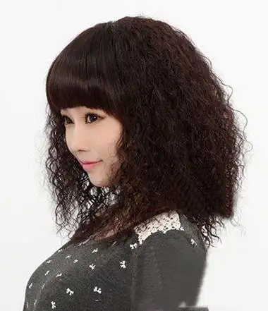 齐刘海齐肩玉米须烫发发型