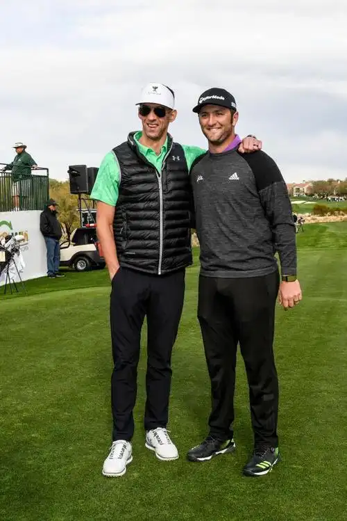 拉姆在练习轮与菲尔普斯合影