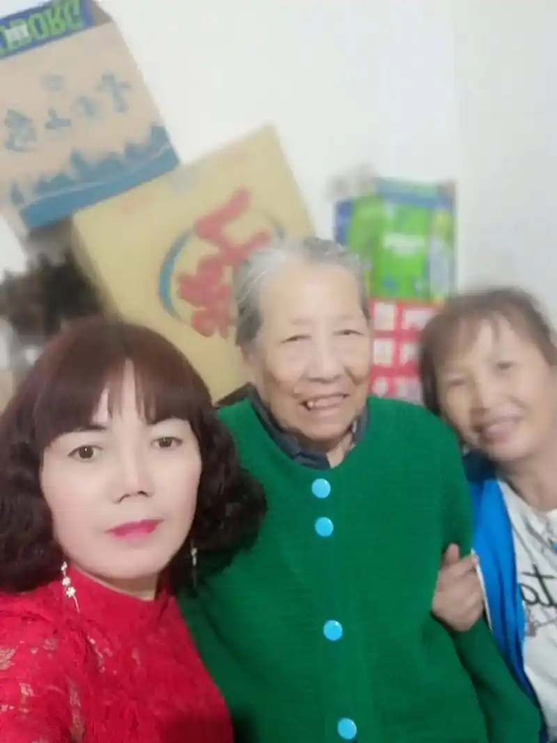 今晚听到舅妈离世的消息,心情特别沉重0101010101,想 - 抖