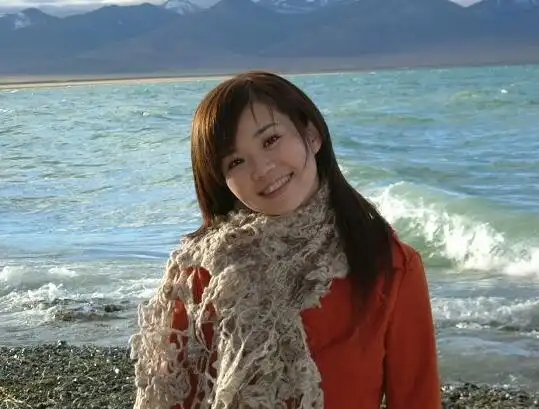 37岁的台语歌手黄思婷近来频相亲,提及内地网站曾报导她和翁立友的