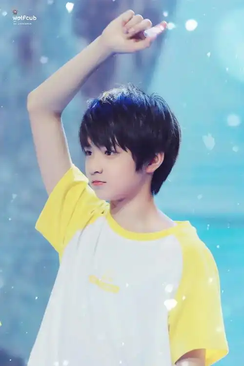 刘耀文79震惊竟然有脑袋如此圆润的小学生