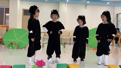 大四班表演游戏《小蝌蚪找妈妈》
