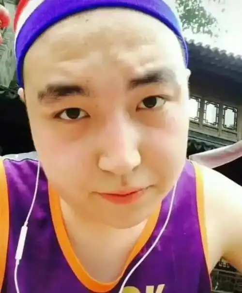 体重250斤曾经的他在发胖的道路上郭德纲的外甥兼徒弟王九龙变的以为