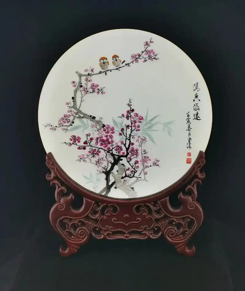 岳孝清  手绘陶瓷艺术座盘. - 抖音