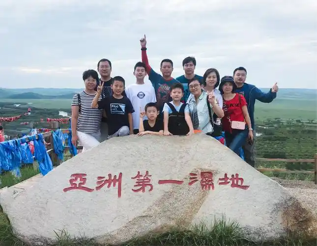 标准的旅游合影,到此一游必须有