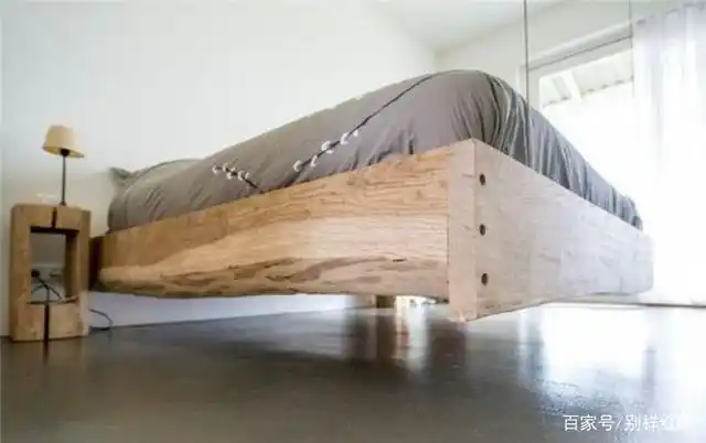 没有床腿的悬空床,国外都在用,网友:好担心睡睡觉会掉下来!