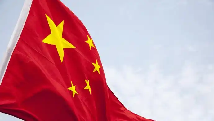 今晨爱国人士组护旗队聚集天星码头防反对派伤国旗