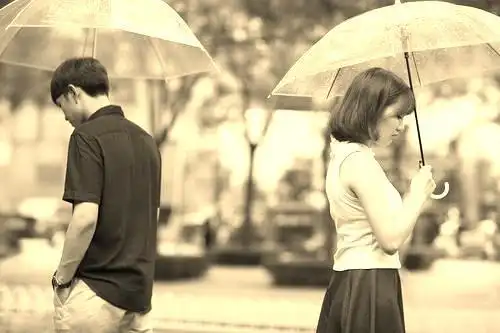 背对背相对而走,谁都没有挽留谁都没有回头| 让曾经的温存,继续温暖