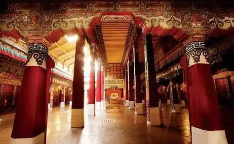 国内最豪华的宫殿:整整用了32吨黄金,被称为世界屋脊的明珠_西藏_我国