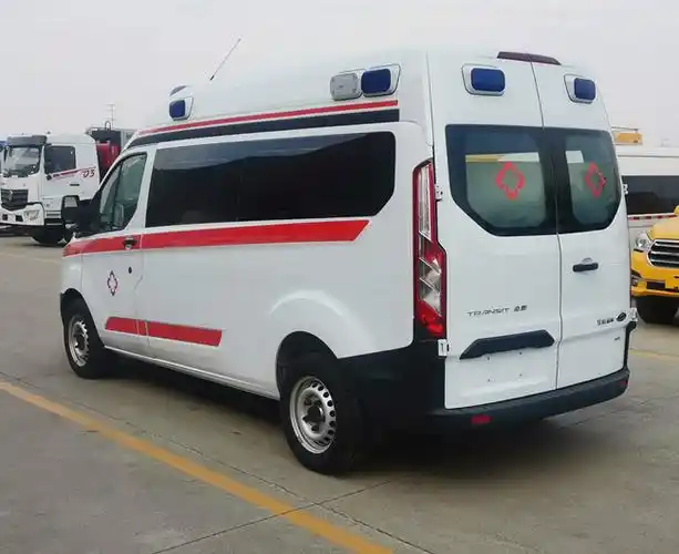 带有负压功能的福特全顺救护车紧急出发前往黑龙江哈尔滨