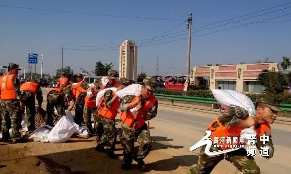 武警8653部队为孝感107国道构筑"铁的臂膀"