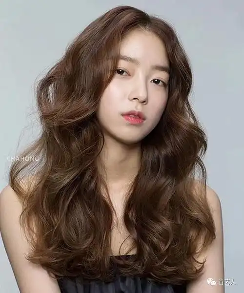 2021最流行新款卷发(卷发2021流行发型)