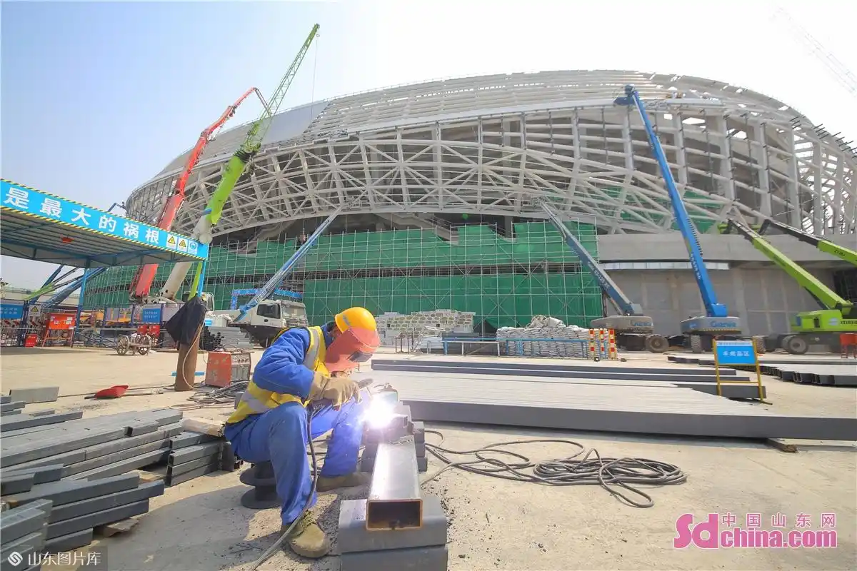 山东青岛清明假期重点项目建设忙