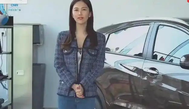 小50岁新婚妻子是模特 主持人|范曾|徐萌|齐秦|韩美林|张大千|齐白石