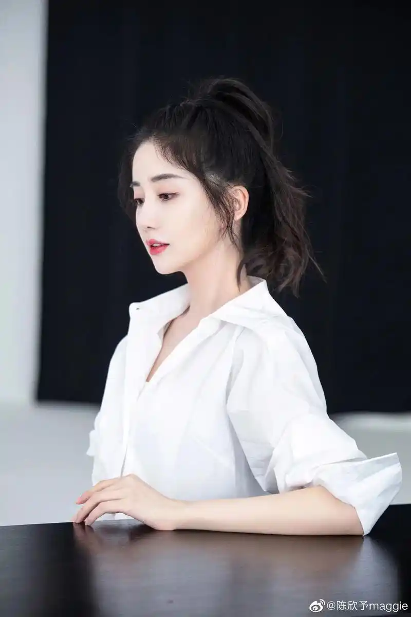 陈欣予时尚休闲艺术写真 - 抖音