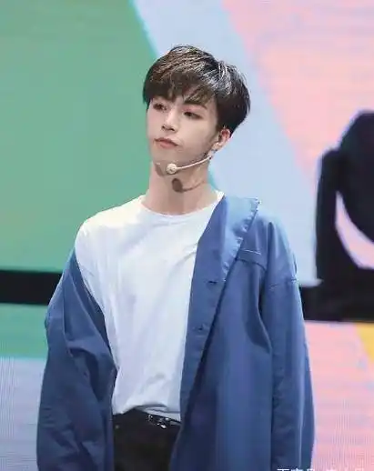 近期蔡徐坤几乎在所有榜单中名列前茅,唯独在这份榜单中位居第六_偶像