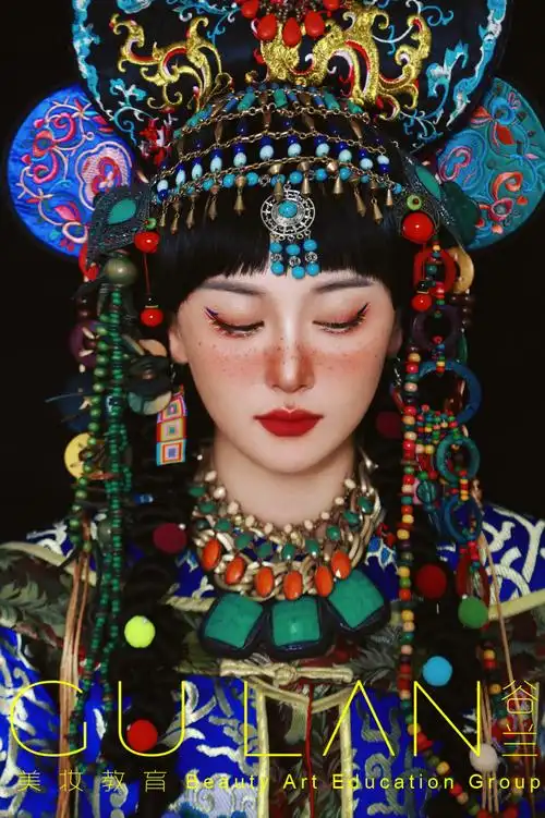 谷兰美妆教育频道的化妆造型作品《最炫民族风艺术写真》