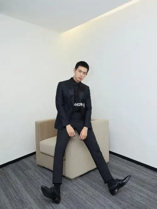 演员#李现 一席黑色西装0790搭配corthay黑色牛皮wilfrid牛津鞋