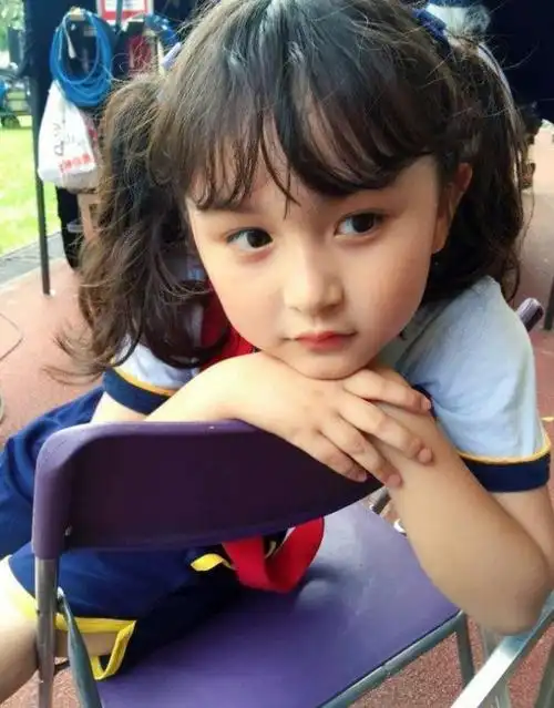 两岁出道收入百万,因太漂亮被禁止整容,现今的刘楚恬过得咋样了