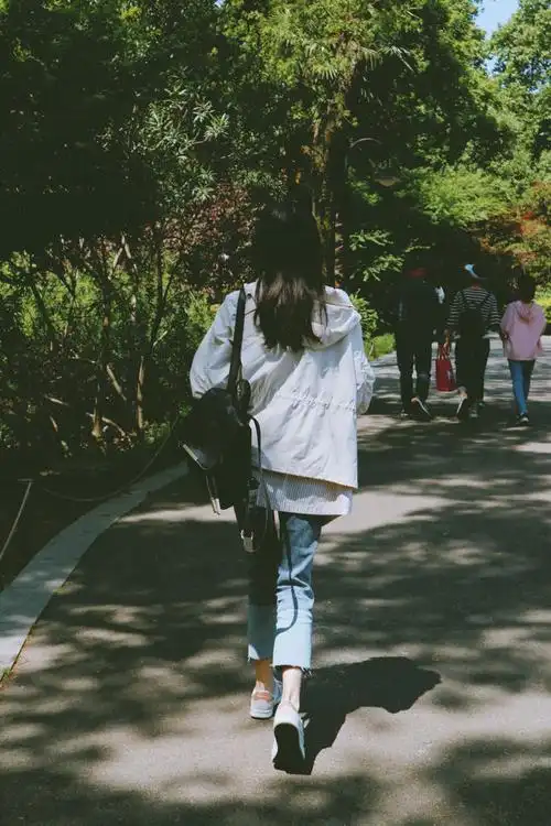 这个女生背影怎样?