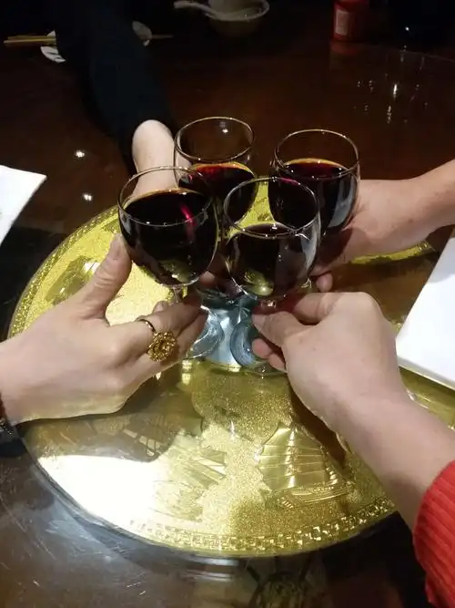 为友谊地久天长干杯