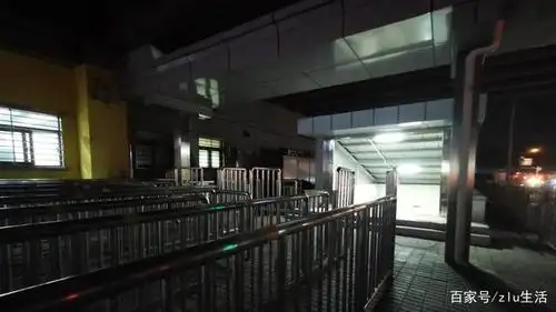 晚高峰实地探访 荒废十年北京双桥地铁站地下通道终开通