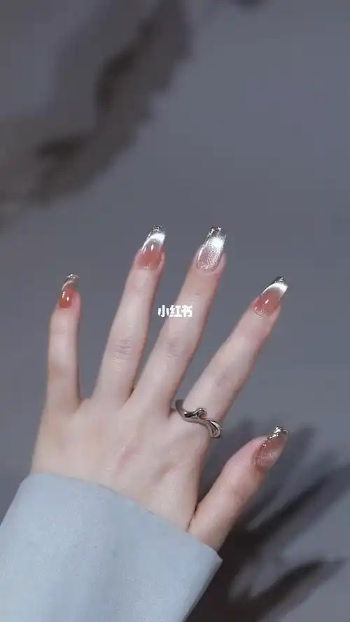 秋冬显白晶石猫眼美甲