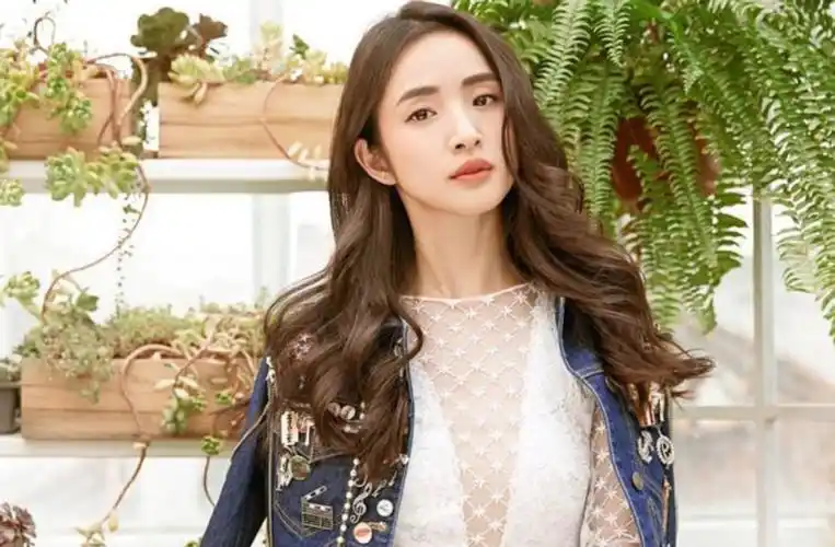 首先就是林于超经常被爆出轨,甚至还在林依晨怀孕期间被爆过约会小三.