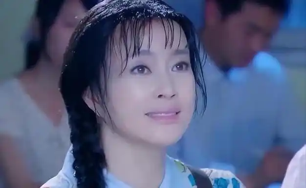 53岁"性感女神"雪姨冲上热搜,年过半百身材仍火辣,网友喊雪姐