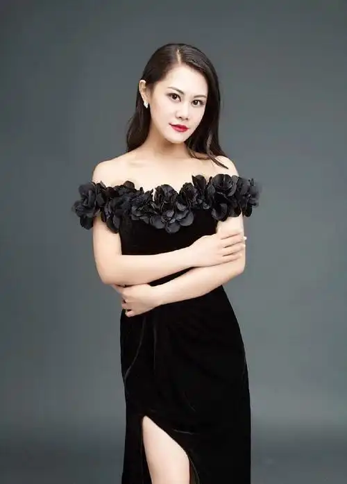 梦然的经纪人张先生13005196222