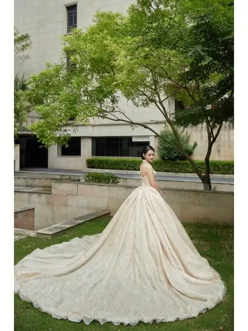 香槟色婚纱绝对是黄黑皮新娘的福音yyds