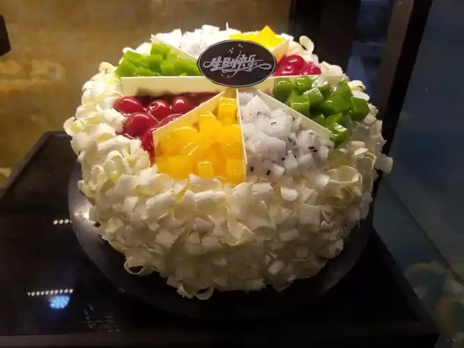 白巧克力生日蛋糕26公分 68元/个