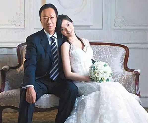 富士康老板娘曾馨莹:击败刘嘉玲嫁郭台铭,还想为七旬老公拼四胎