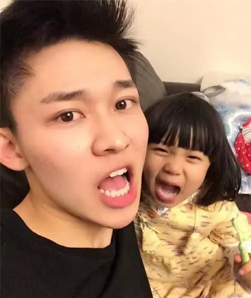 49岁儿女双全成赢家,女儿长得漂亮,儿子帅过他|刘奕君|双全|儿女_新浪