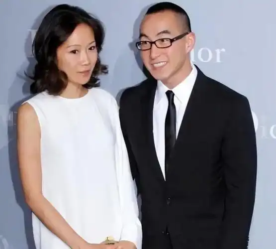 特步公主七匹狼公子世纪婚礼,排场震撼,何猷君携妻到贺