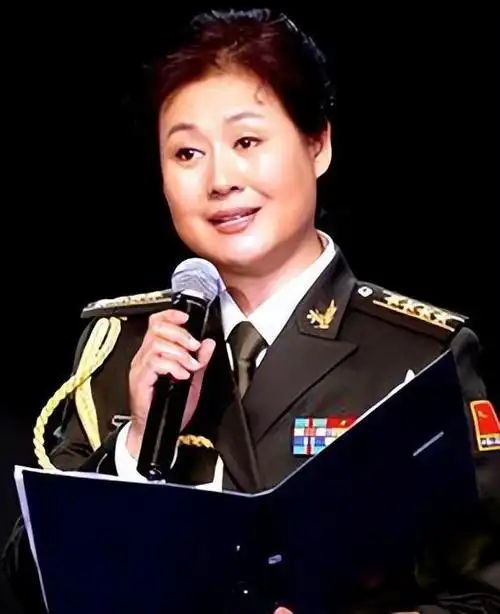 著名演员黄晓娟:丧父丧母亲弟病逝,如今儿子李赫是她最大骄傲