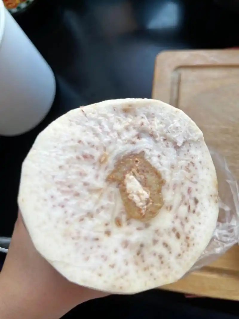 芋头这样是坏了吗 买回来的荔浦芋头放冰箱了,今天想起拿出来做,切开